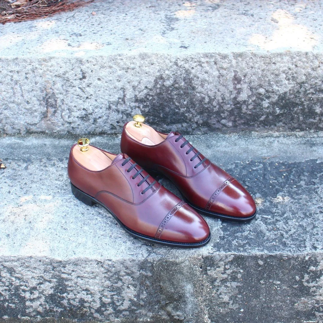 ARTISTA Lace Up Oxford in Vegano Burgundy