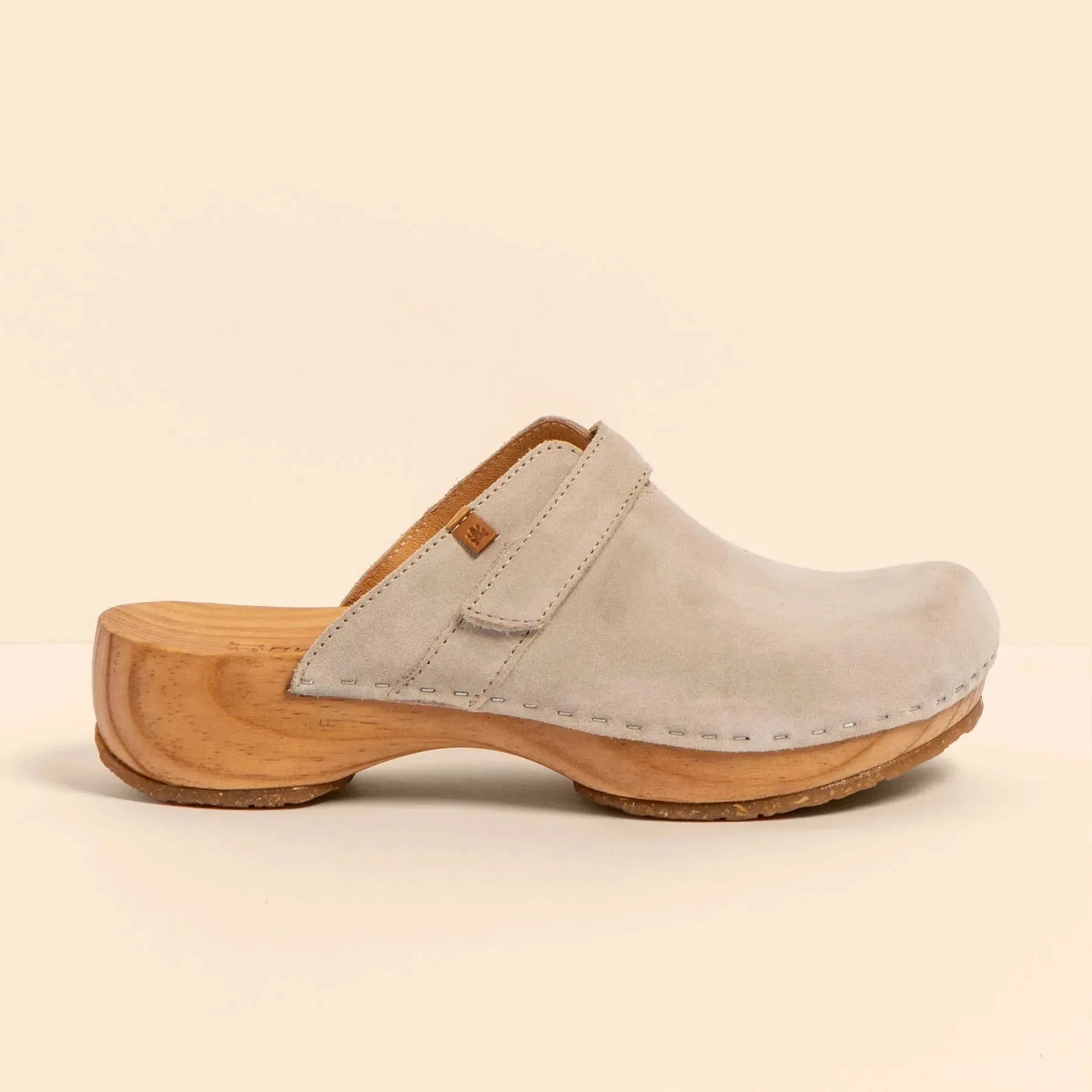 El Naturalista N5834 Clog in Cream