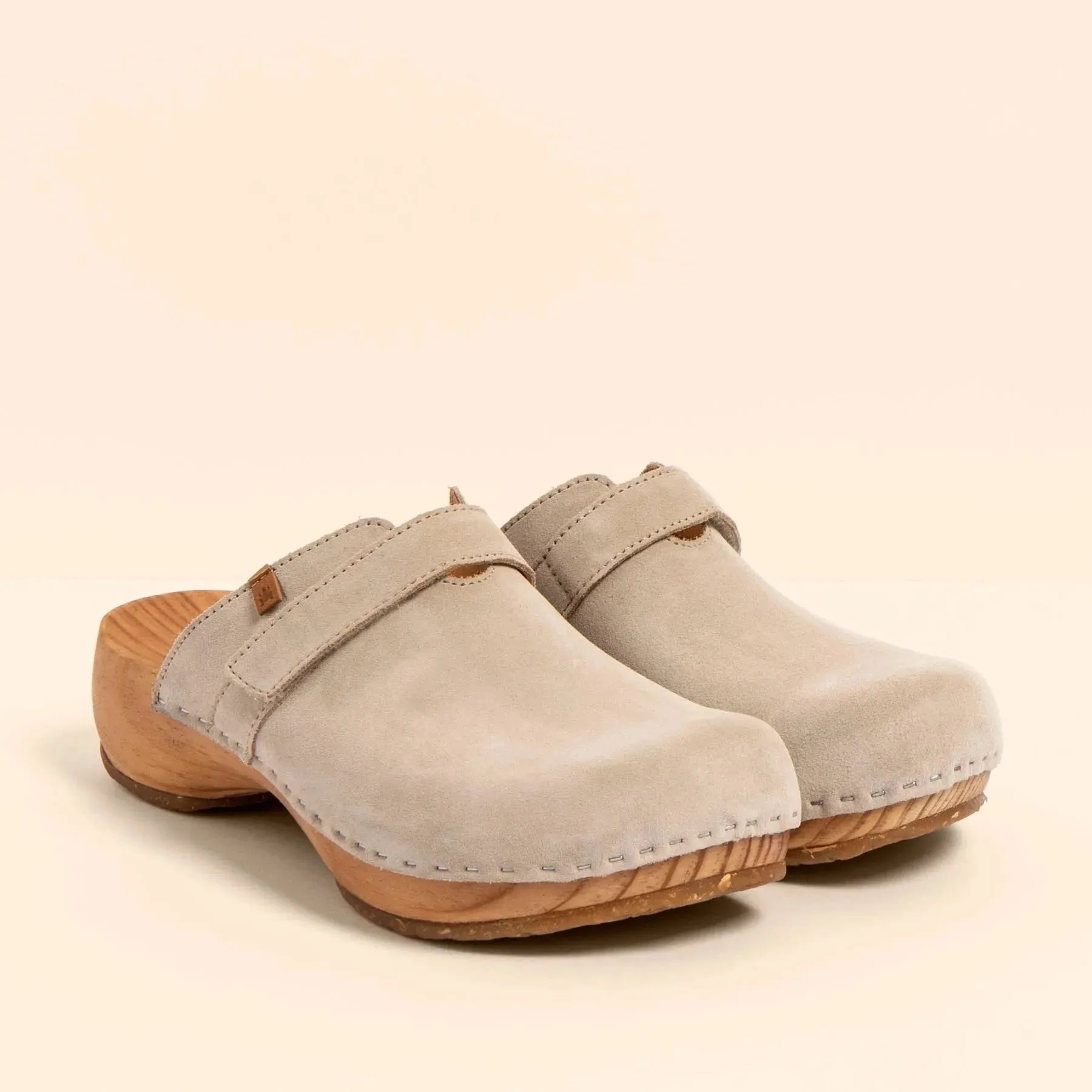 El Naturalista N5834 Clog in Cream