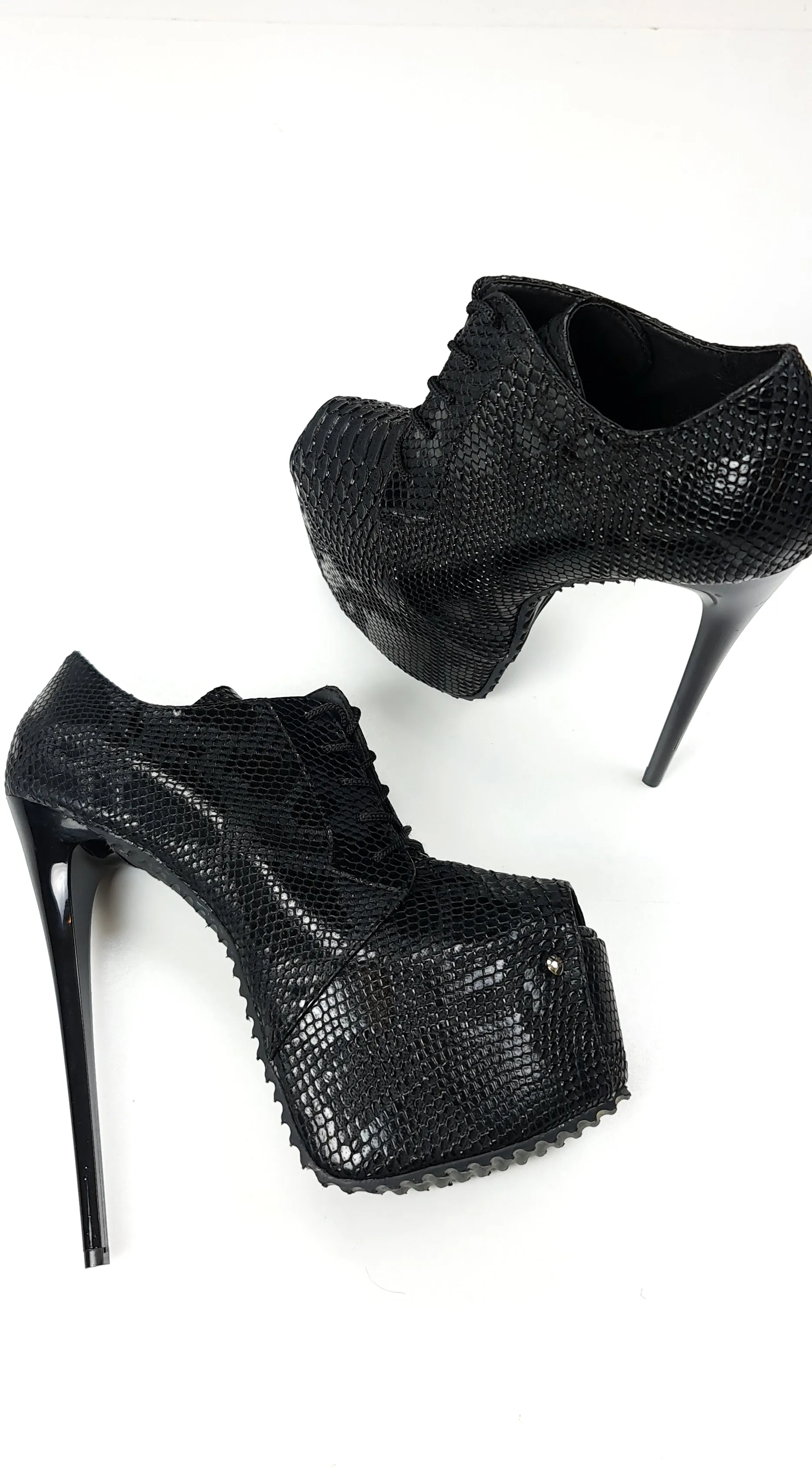 Serrated Sole Black Oxford Croco Ankle Heels